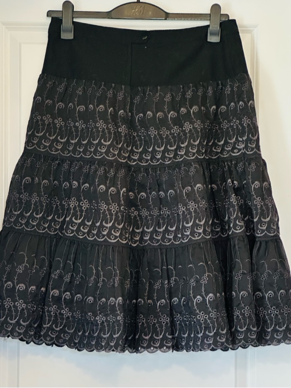 H & M Skirt Black Boho Embroidered Grey Swirls Tiered Flounce Zip Sz 8